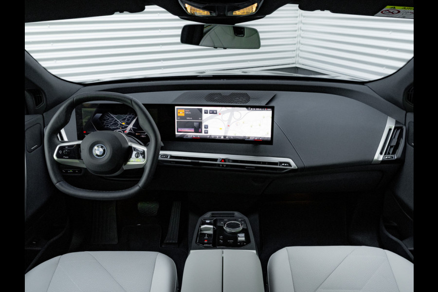BMW iX xDrive50 - Sportpakket - Pano - Driving Ass Prof - Harman Kardon