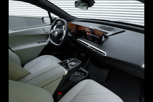 BMW iX xDrive50 - Sportpakket - Pano - Driving Ass Prof - Harman Kardon