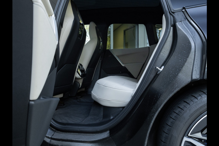 BMW iX xDrive50 - Sportpakket - Pano - Driving Ass Prof - Harman Kardon