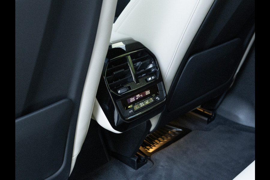 BMW iX xDrive50 - Sportpakket - Pano - Driving Ass Prof - Harman Kardon