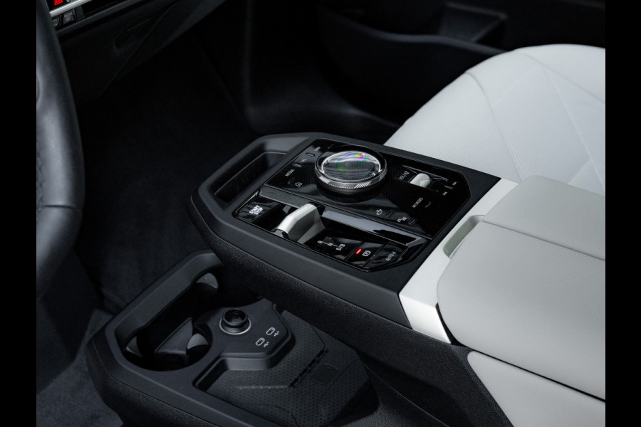 BMW iX xDrive50 - Sportpakket - Pano - Driving Ass Prof - Harman Kardon