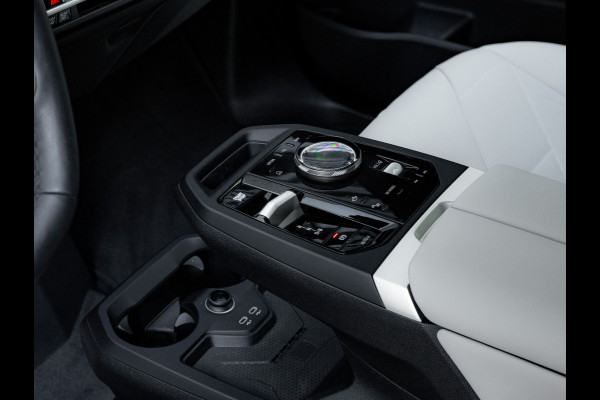 BMW iX xDrive50 - Sportpakket - Pano - Driving Ass Prof - Harman Kardon