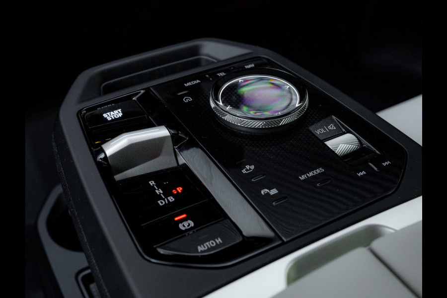 BMW iX xDrive50 - Sportpakket - Pano - Driving Ass Prof - Harman Kardon