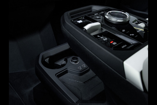 BMW iX xDrive50 - Sportpakket - Pano - Driving Ass Prof - Harman Kardon