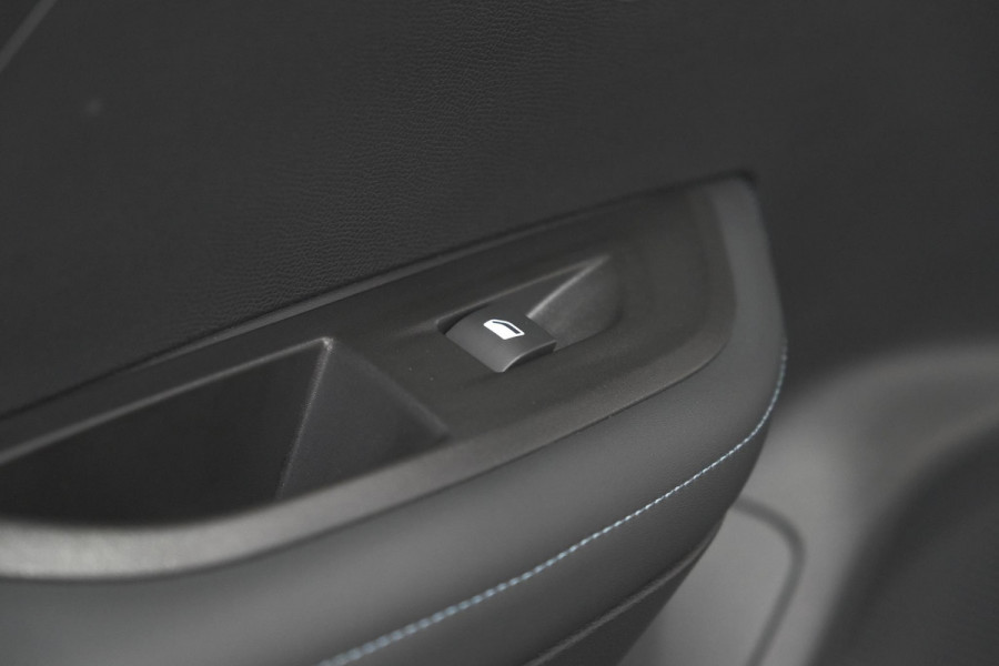 Peugeot 2008 PureTech 100 Allure | Camera | Navigatie | Apple Carplay | Parkeersensoren