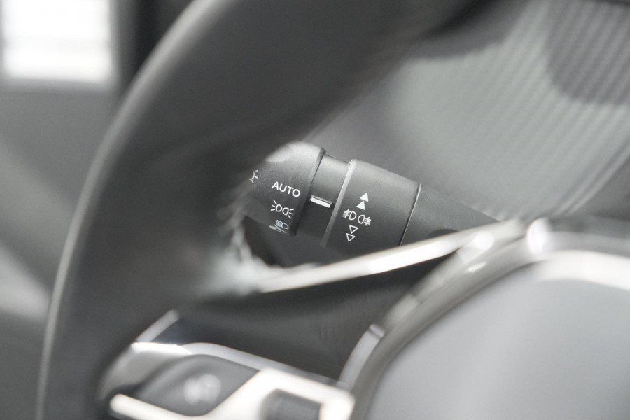 Peugeot 2008 PureTech 100 Allure | Camera | Navigatie | Apple Carplay | Parkeersensoren