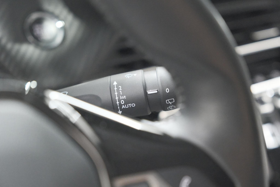 Peugeot 2008 PureTech 100 Allure | Camera | Navigatie | Apple Carplay | Parkeersensoren