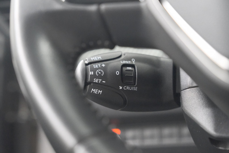Peugeot 2008 PureTech 100 Allure | Camera | Navigatie | Apple Carplay | Parkeersensoren