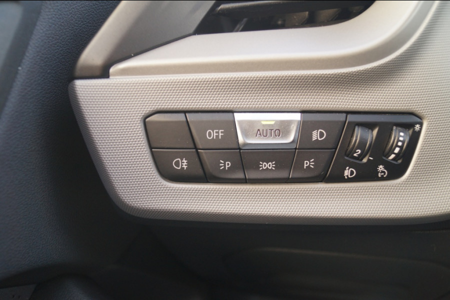 BMW 1-serie 116d Automaat Executive Sport -NAVI-ECC-PDC-