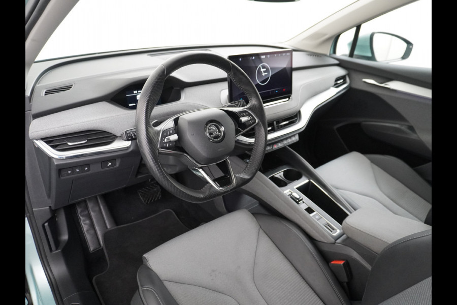 Škoda ENYAQ iV 60 180PK Apple Carplay Android NaviCamera 20" Matrix-Led Pdc-a+v Ecc Lmv Parkeerpakket Stoel+Stuurverwarming Comfortpakket Sport Lichtpakket Dab Keyless advanced Bluetooth Cruise ControlRijstrooksensor Connected services Privacy Glas 1e Eigenaar Nieuwprijs €45.125 Origineel Nederlandse Auto