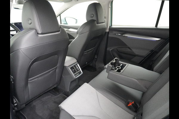 Škoda ENYAQ iV 60 180PK Apple Carplay Android NaviCamera 20" Matrix-Led Pdc-a+v Ecc Lmv Parkeerpakket Stoel+Stuurverwarming Comfortpakket Sport Lichtpakket Dab Keyless advanced Bluetooth Cruise ControlRijstrooksensor Connected services Privacy Glas 1e Eigenaar Nieuwprijs €45.125 Origineel Nederlandse Auto