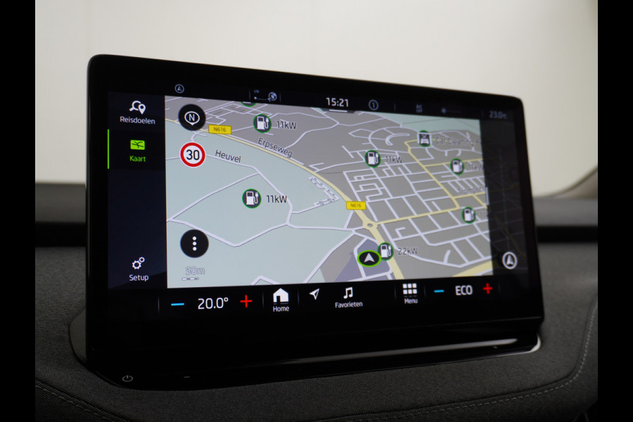 Škoda ENYAQ iV 60 180PK Apple Carplay Android NaviCamera 20" Matrix-Led Pdc-a+v Ecc Lmv Parkeerpakket Stoel+Stuurverwarming Comfortpakket Sport Lichtpakket Dab Keyless advanced Bluetooth Cruise ControlRijstrooksensor Connected services Privacy Glas 1e Eigenaar Nieuwprijs €45.125 Origineel Nederlandse Auto