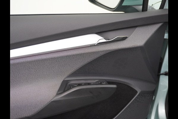 Škoda ENYAQ iV 60 180PK Apple Carplay Android NaviCamera 20" Matrix-Led Pdc-a+v Ecc Lmv Parkeerpakket Stoel+Stuurverwarming Comfortpakket Sport Lichtpakket Dab Keyless advanced Bluetooth Cruise ControlRijstrooksensor Connected services Privacy Glas 1e Eigenaar Nieuwprijs €45.125 Origineel Nederlandse Auto