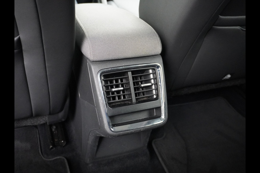 Škoda ENYAQ iV 60 180PK Apple Carplay Android NaviCamera 20" Matrix-Led Pdc-a+v Ecc Lmv Parkeerpakket Stoel+Stuurverwarming Comfortpakket Sport Lichtpakket Dab Keyless advanced Bluetooth Cruise ControlRijstrooksensor Connected services Privacy Glas 1e Eigenaar Nieuwprijs €45.125 Origineel Nederlandse Auto