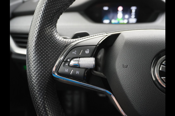 Škoda ENYAQ iV 60 180PK Apple Carplay Android NaviCamera 20" Matrix-Led Pdc-a+v Ecc Lmv Parkeerpakket Stoel+Stuurverwarming Comfortpakket Sport Lichtpakket Dab Keyless advanced Bluetooth Cruise ControlRijstrooksensor Connected services Privacy Glas 1e Eigenaar Nieuwprijs €45.125 Origineel Nederlandse Auto