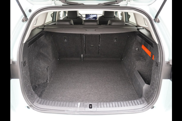 Škoda ENYAQ iV 60 180PK Apple Carplay Android NaviCamera 20" Matrix-Led Pdc-a+v Ecc Lmv Parkeerpakket Stoel+Stuurverwarming Comfortpakket Sport Lichtpakket Dab Keyless advanced Bluetooth Cruise ControlRijstrooksensor Connected services Privacy Glas 1e Eigenaar Nieuwprijs €45.125 Origineel Nederlandse Auto
