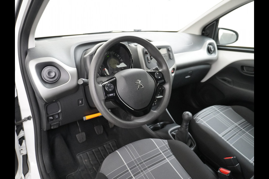 Peugeot 108 1.0I 70PK e-VTi 5Drs Airco Isofix ESP CV met afstandsbediening Elek.ramen Active BluetoothPack Premium **SLECHTS 31.518 KM **  € 23,- Wegenbelasting p/m 100% Dealeronderhouden Origineel Nederlandse Auto
