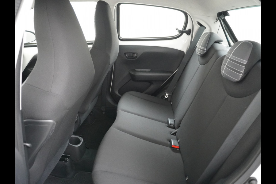 Peugeot 108 1.0I 70PK e-VTi 5Drs Airco Isofix ESP CV met afstandsbediening Elek.ramen Active BluetoothPack Premium **SLECHTS 31.518 KM **  € 23,- Wegenbelasting p/m 100% Dealeronderhouden Origineel Nederlandse Auto