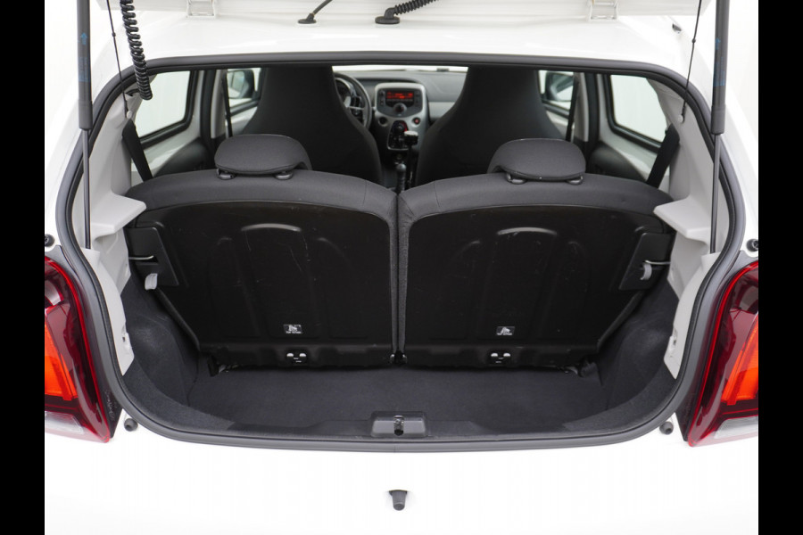 Peugeot 108 1.0I 70PK e-VTi 5Drs Airco Isofix ESP CV met afstandsbediening Elek.ramen Active BluetoothPack Premium **SLECHTS 31.518 KM **  € 23,- Wegenbelasting p/m 100% Dealeronderhouden Origineel Nederlandse Auto