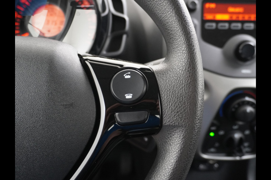 Peugeot 108 1.0I 70PK e-VTi 5Drs Airco Isofix ESP CV met afstandsbediening Elek.ramen Active BluetoothPack Premium **SLECHTS 31.518 KM **  € 23,- Wegenbelasting p/m 100% Dealeronderhouden Origineel Nederlandse Auto