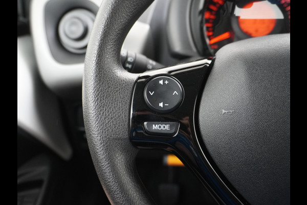 Peugeot 108 1.0I 70PK e-VTi 5Drs Airco Isofix ESP CV met afstandsbediening Elek.ramen Active BluetoothPack Premium **SLECHTS 31.518 KM **  € 23,- Wegenbelasting p/m 100% Dealeronderhouden Origineel Nederlandse Auto