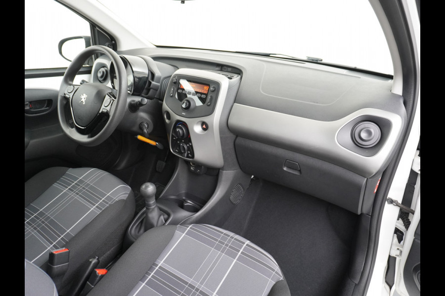 Peugeot 108 1.0I 70PK e-VTi 5Drs Airco Isofix ESP CV met afstandsbediening Elek.ramen Active BluetoothPack Premium **SLECHTS 31.518 KM **  € 23,- Wegenbelasting p/m 100% Dealeronderhouden Origineel Nederlandse Auto