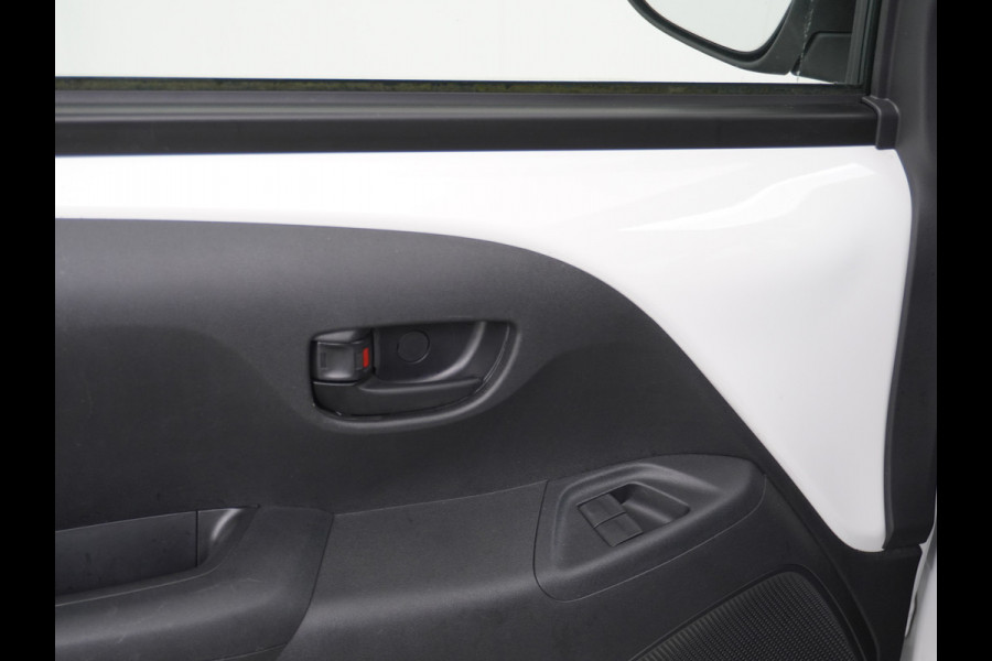 Peugeot 108 1.0I 70PK e-VTi 5Drs Airco Isofix ESP CV met afstandsbediening Elek.ramen Active BluetoothPack Premium **SLECHTS 31.518 KM **  € 23,- Wegenbelasting p/m 100% Dealeronderhouden Origineel Nederlandse Auto