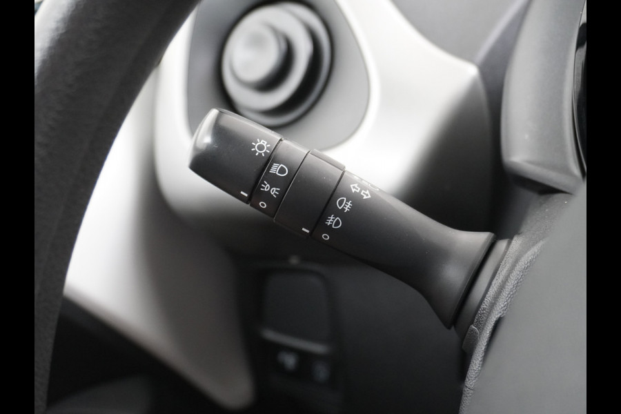 Peugeot 108 1.0I 70PK e-VTi 5Drs Airco Isofix ESP CV met afstandsbediening Elek.ramen Active BluetoothPack Premium **SLECHTS 31.518 KM **  € 23,- Wegenbelasting p/m 100% Dealeronderhouden Origineel Nederlandse Auto