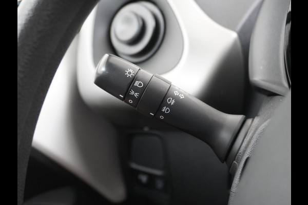 Peugeot 108 1.0I 70PK e-VTi 5Drs Airco Isofix ESP CV met afstandsbediening Elek.ramen Active BluetoothPack Premium **SLECHTS 31.518 KM **  € 23,- Wegenbelasting p/m 100% Dealeronderhouden Origineel Nederlandse Auto