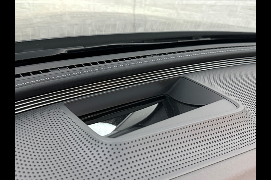 Mercedes-Benz EQC AMG Premium | 360 Camera | Distronic + | Stoelventilatie | Burmester | 21" | Headup | Keyless-Go | Trekhaak | 2x Memory | Achterbankverwarming | Sfeerverlichting | Carplay | Panodak | Widescreen | 12-2019 | 69dkm! Bovag Garantie |