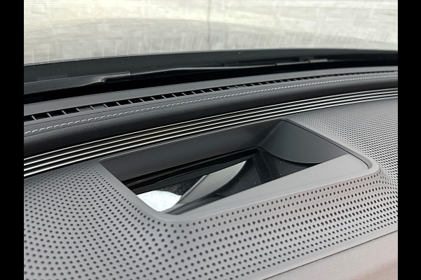 Mercedes-Benz EQC AMG Premium | 360 Camera | Distronic + | Stoelventilatie | Burmester | 21" | Headup | Keyless-Go | Trekhaak | 2x Memory | Achterbankverwarming | Sfeerverlichting | Carplay | Panodak | Widescreen | 12-2019 | 69dkm! Bovag Garantie |