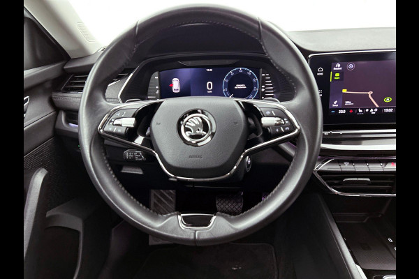 Škoda Octavia Combi 1.5 e-TSI DSG Style Navigatie Climatic Control  Parkeer Sensoren + Camera DAB Cruise control Lichtmetalen Velgen Keyless