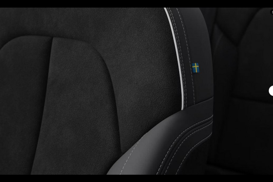 Volvo XC40 B4 211PK Automaat Plus Dark / Extra getint glas / Microtech/Nubuck / Camera achter