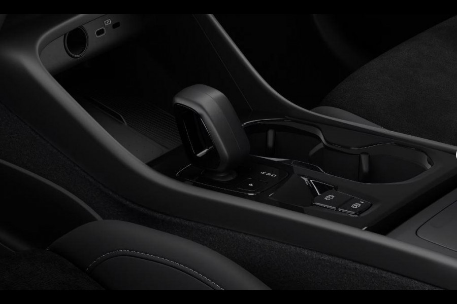 Volvo XC40 B4 211PK Automaat Plus Dark / Extra getint glas / Microtech/Nubuck / Camera achter