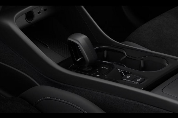 Volvo XC40 B4 211PK Automaat Plus Dark / Extra getint glas / Microtech/Nubuck / Camera achter
