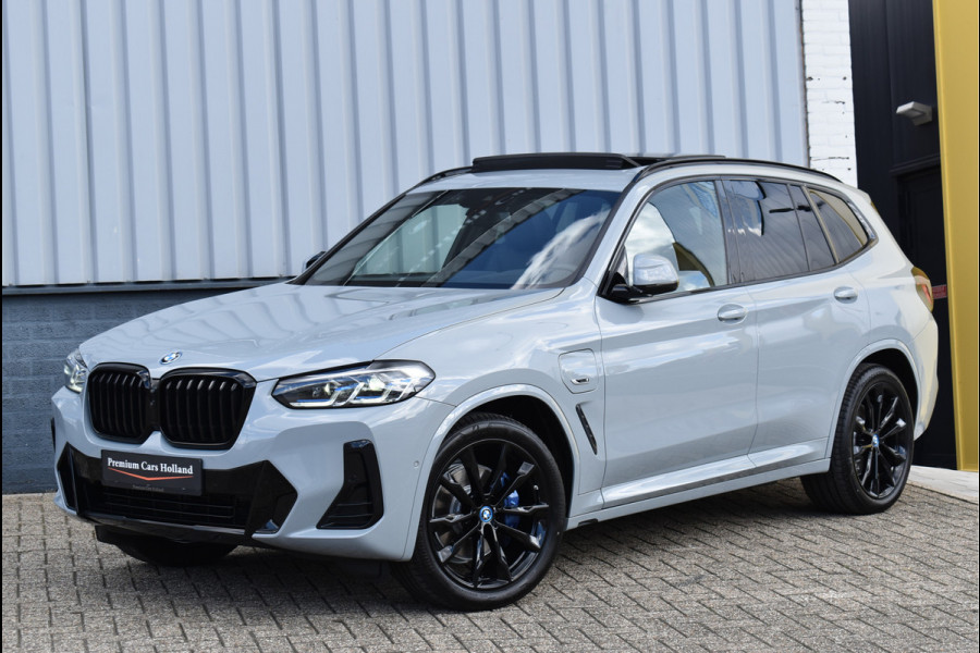 BMW X3 xDrive30e M-Sport Pakket 292 Pk Brooklyn Grau 12-2021 Laser Led Pano Navi Leder HUD Camera Carbon Trekhaak 20 Inch