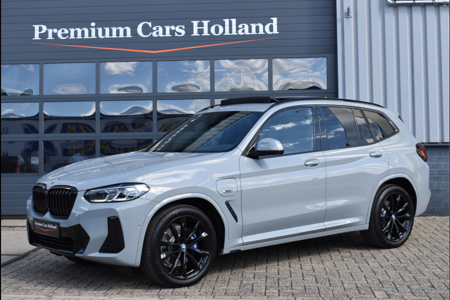 BMW X3 xDrive30e M-Sport Pakket 292 Pk Brooklyn Grau 12-2021 Laser Led Pano Navi Leder HUD Camera Carbon Trekhaak 20 Inch