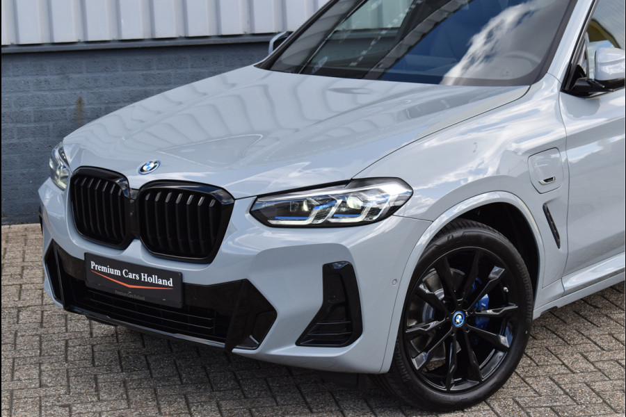 BMW X3 xDrive30e M-Sport Pakket 292 Pk Brooklyn Grau 12-2021 Laser Led Pano Navi Leder HUD Camera Carbon Trekhaak 20 Inch
