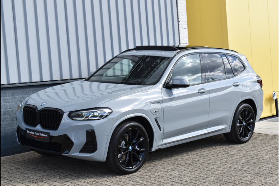 BMW X3 xDrive30e M-Sport Pakket 292 Pk Brooklyn Grau 12-2021 Laser Led Pano Navi Leder HUD Camera Carbon Trekhaak 20 Inch