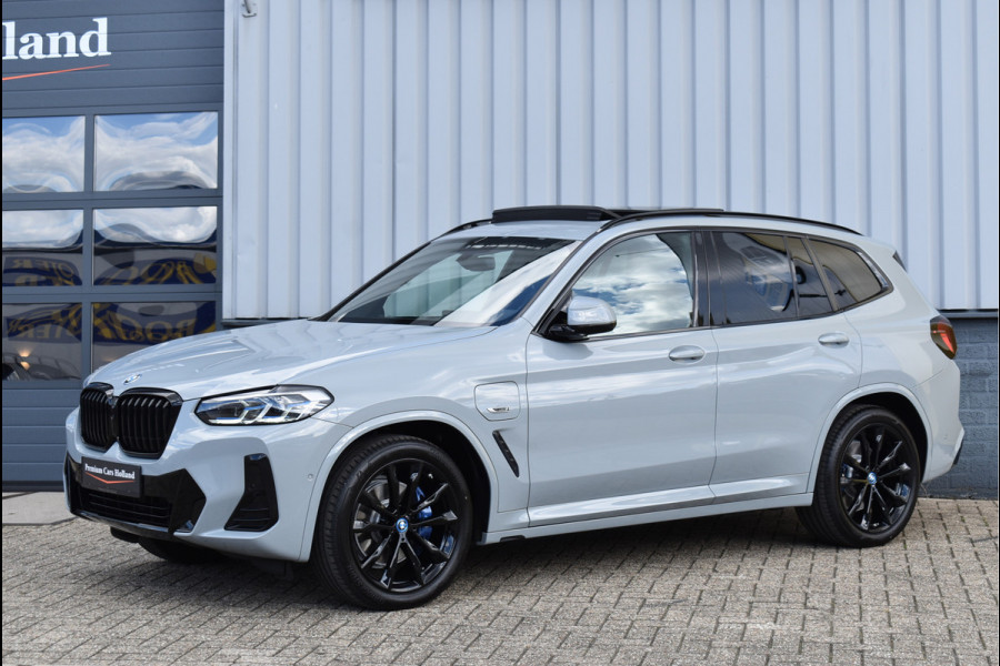 BMW X3 xDrive30e M-Sport Pakket 292 Pk Brooklyn Grau 12-2021 Laser Led Pano Navi Leder HUD Camera Carbon Trekhaak 20 Inch