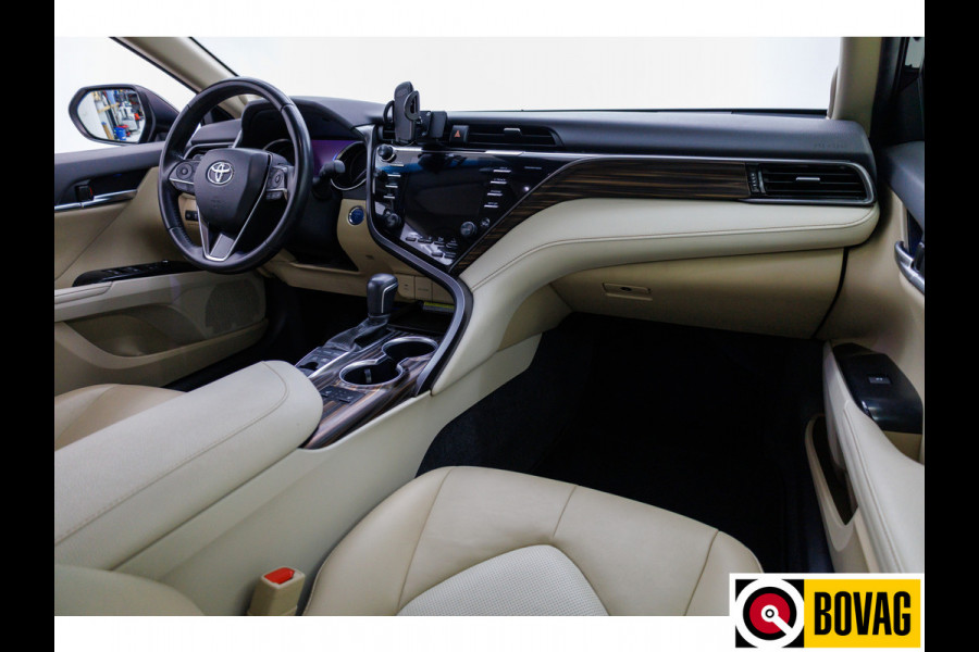 Toyota Camry 2.5 Hybrid Premium Leer | Elektrisch verst.stoelen | Adaptive cruise | JBL Audio Camera, Navigatie, Stoelverwarming, Keyless, Zeer luxe uitgevoerd