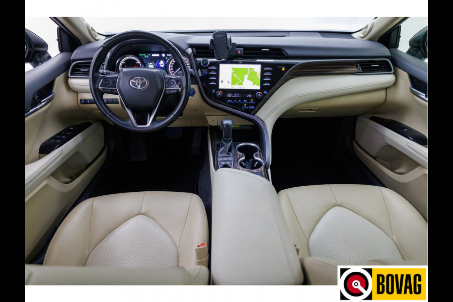 Toyota Camry 2.5 Hybrid Premium Leer | Elektrisch verst.stoelen | Adaptive cruise | JBL Audio Camera, Navigatie, Stoelverwarming, Keyless, Zeer luxe uitgevoerd