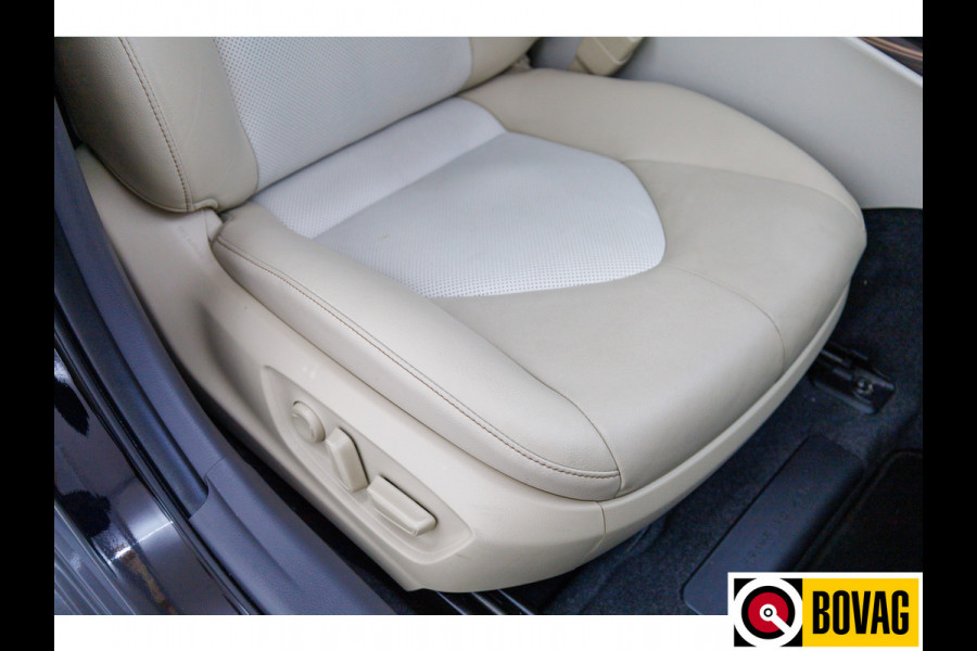 Toyota Camry 2.5 Hybrid Premium Leer | Elektrisch verst.stoelen | Adaptive cruise | JBL Audio Camera, Navigatie, Stoelverwarming, Keyless, Zeer luxe uitgevoerd