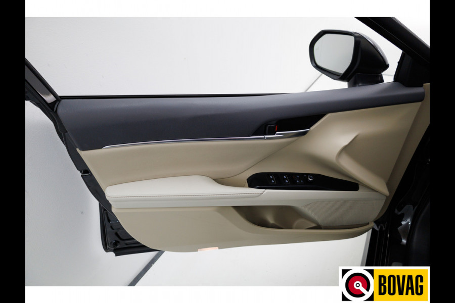 Toyota Camry 2.5 Hybrid Premium Leer | Elektrisch verst.stoelen | Adaptive cruise | JBL Audio Camera, Navigatie, Stoelverwarming, Keyless, Zeer luxe uitgevoerd