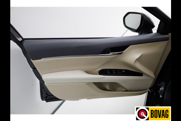 Toyota Camry 2.5 Hybrid Premium Leer | Elektrisch verst.stoelen | Adaptive cruise | JBL Audio Camera, Navigatie, Stoelverwarming, Keyless, Zeer luxe uitgevoerd