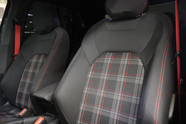 Volkswagen Polo 2.0 TSI GTI PANO / NAVI / CARPLAY / BEATS SOUND / VOL