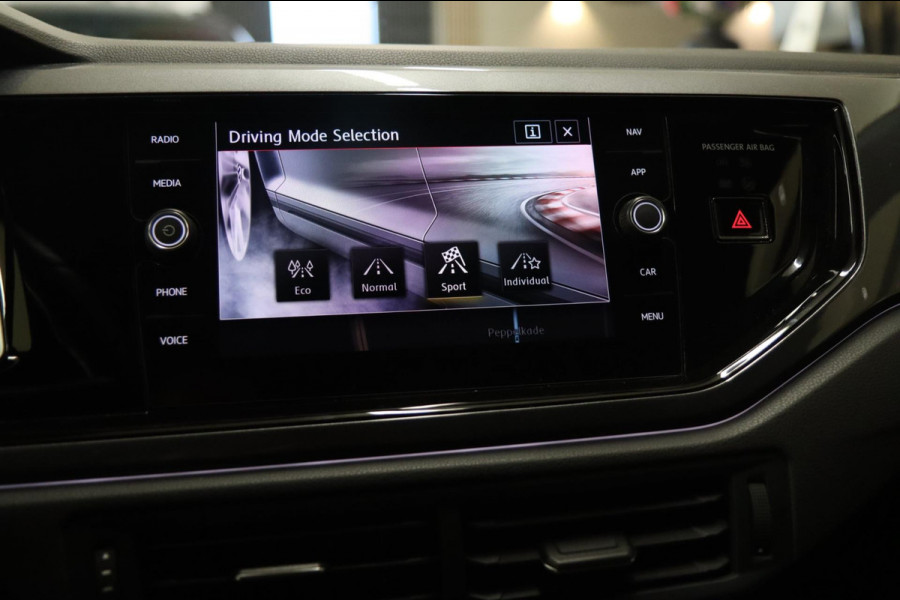 Volkswagen Polo 2.0 TSI GTI PANO / NAVI / CARPLAY / BEATS SOUND / VOL