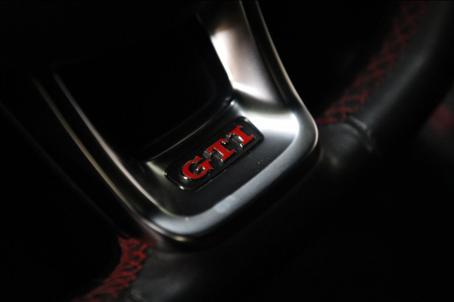 Volkswagen Polo 2.0 TSI GTI PANO / NAVI / CARPLAY / BEATS SOUND / VOL