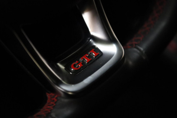 Volkswagen Polo 2.0 TSI GTI PANO / NAVI / CARPLAY / BEATS SOUND / VOL