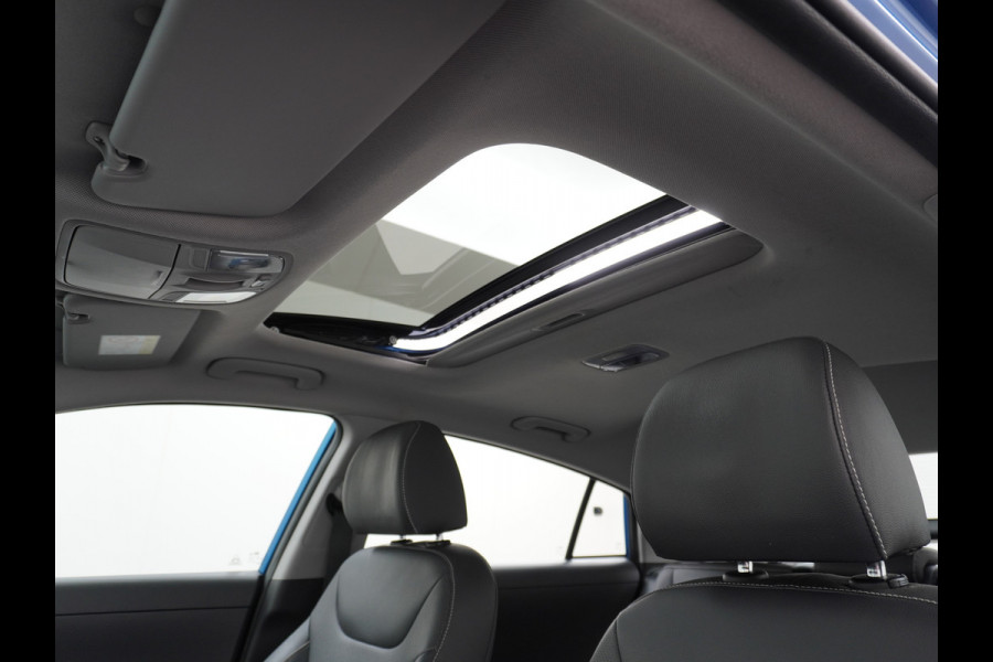 Hyundai IONIQ Premium EV Leer+elektr.Verst.+Verwarmd Schuif/Kan-dak Adapive-Cruise Apple Carplay Android Auto Navi Ecc Camera Pdc Bank+stoel+S Memory Keyless DAB Stoel Elek.Verstelbaar Led Bluetooth Regensensor Rijstrooksensor Origineel Nederlandse Auto Zeer Compleet!